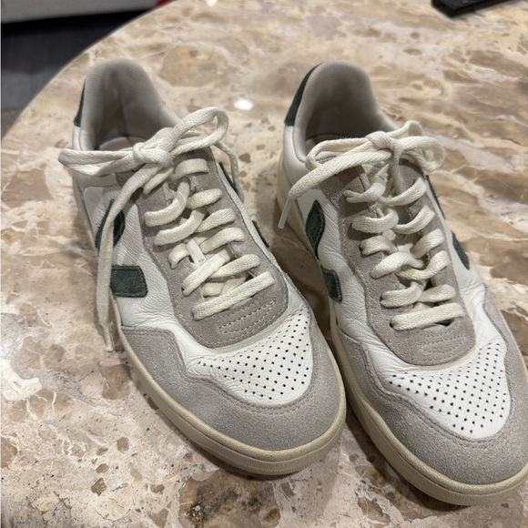 Veja Women’s White and Gray Sneakers with Green Accents - Picture 2 of 7